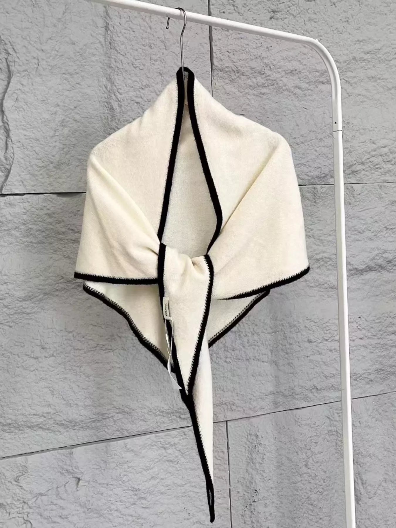100% Wool Contrast Trim Scarf product image