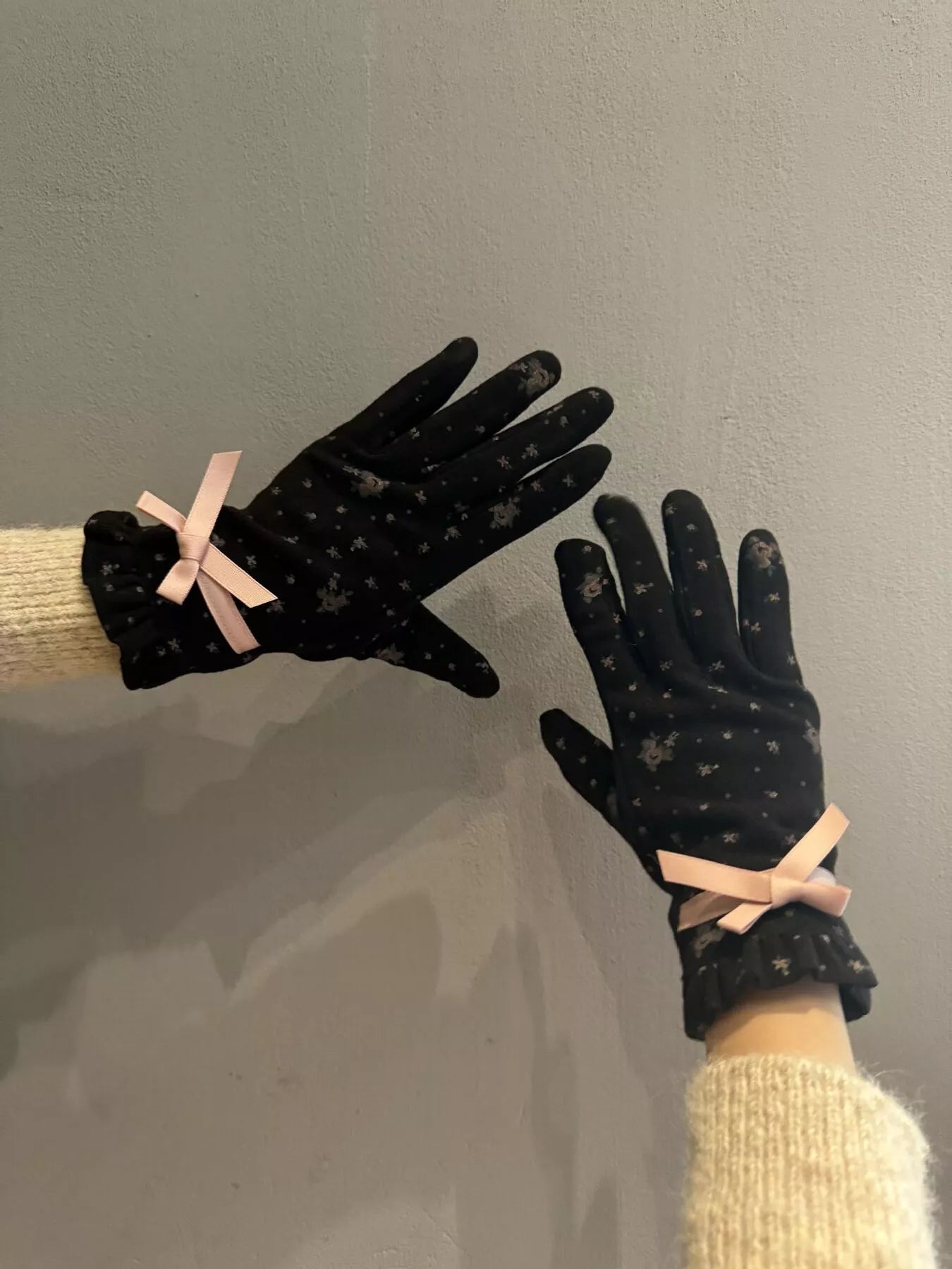 Bowknot Decor Gloves product image