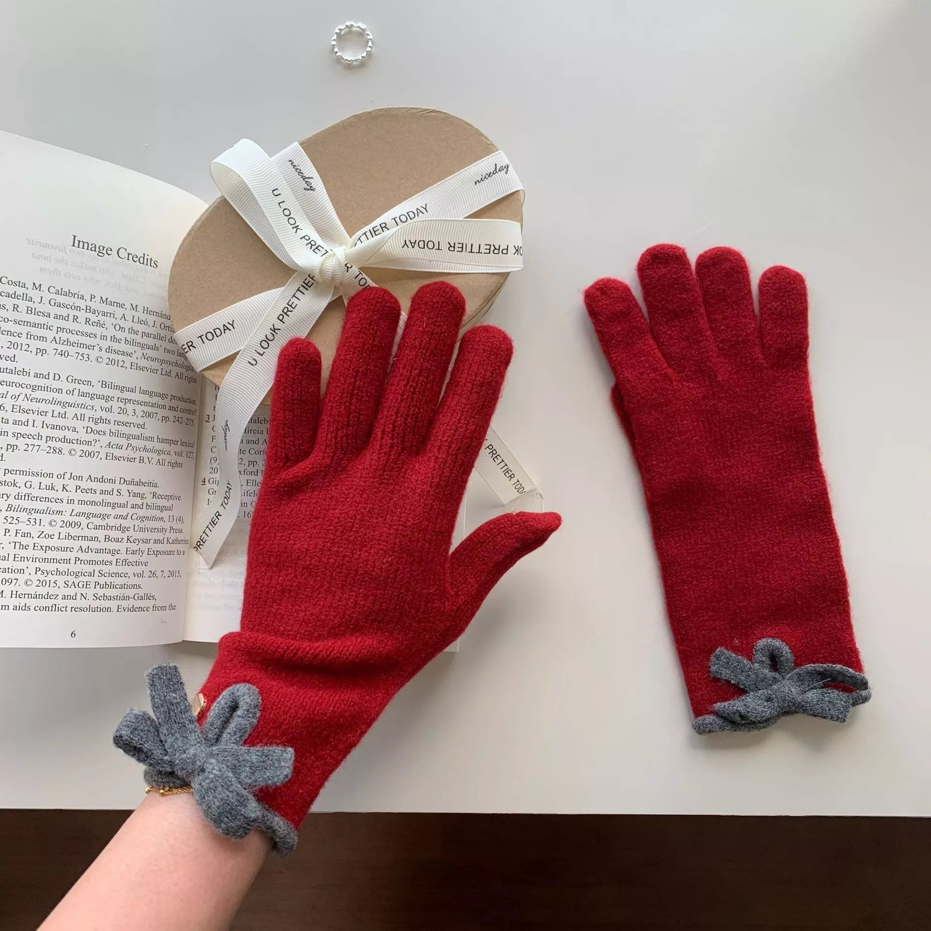 Bow-Decorated Knit Gloves product image